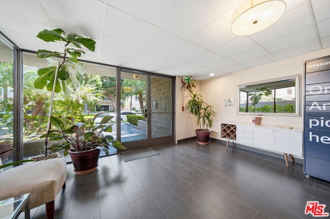 Building Photo - 909 Croft Ave