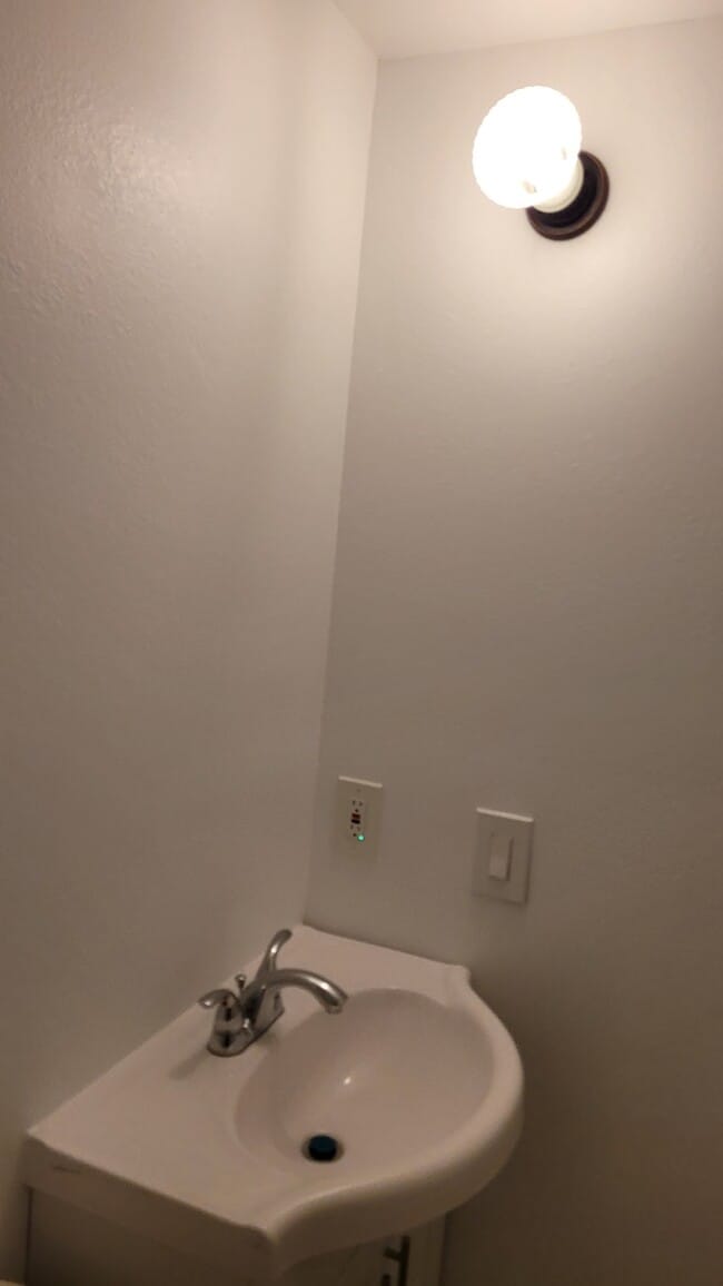 Building Photo - 3350 State St