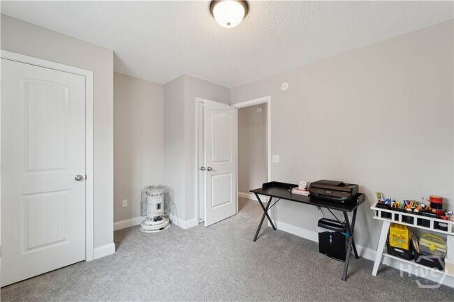 Building Photo - 601 Meloney Dr