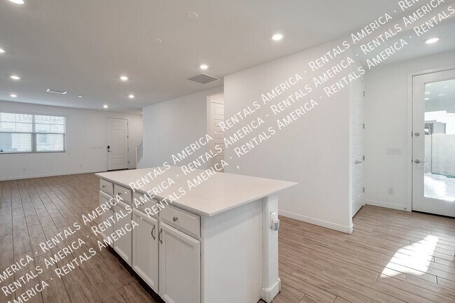 Building Photo - Amazing 3-bedroom 3 1/2 bath