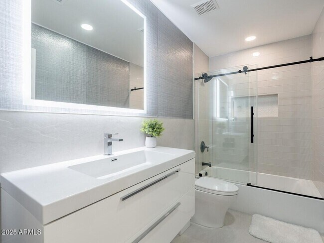 Building Photo - 4748 E Redfield Rd