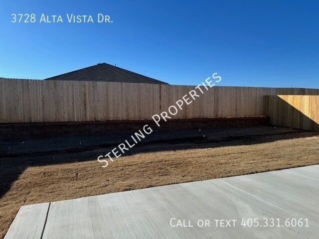 Building Photo - 3728 Alta Vis Dr