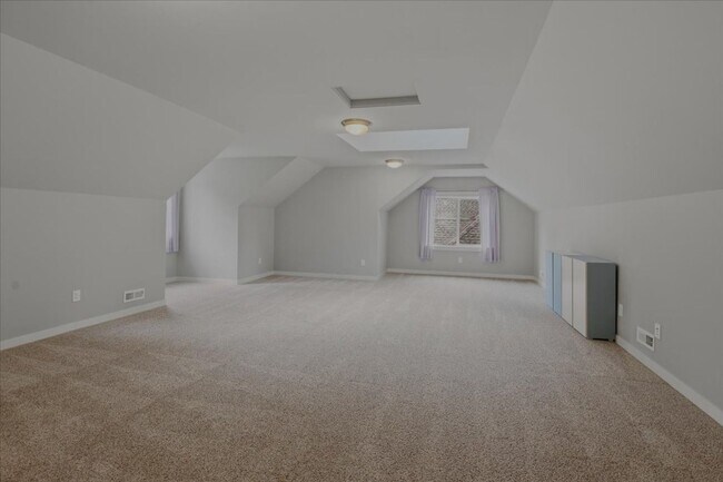 Building Photo - 4bd/4.5ba Sammamish Home