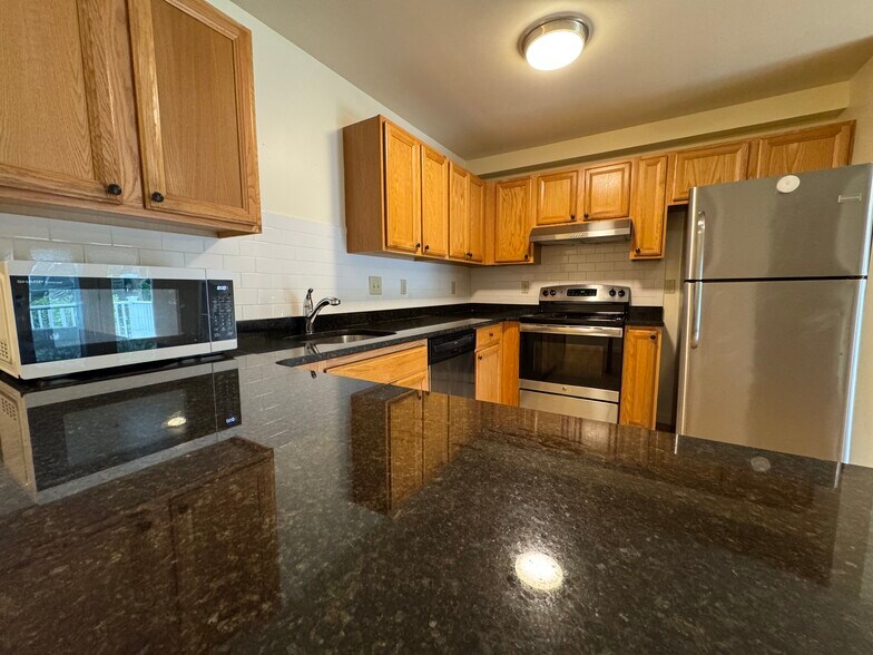 Building Photo - 34 Raymond St