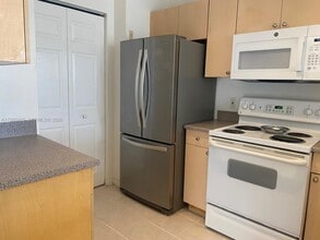 Building Photo - 7980 N Nob Hill Rd