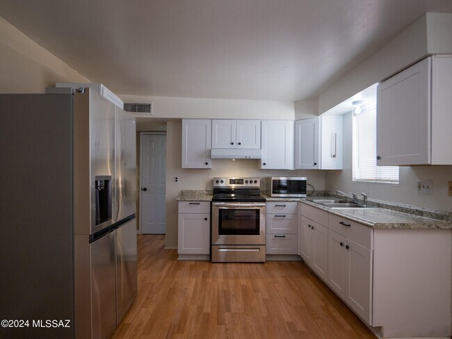 Building Photo - 6570 E Nicaragua Dr