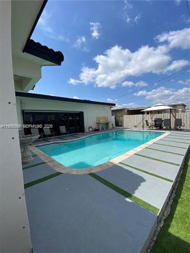 Building Photo - 8531 SW 16th Terrace