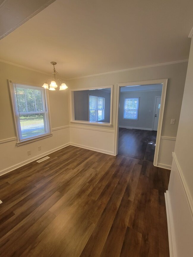 Building Photo - OLEANDER DRIVE - MINUTES TO WRIGHTSVILLE B...