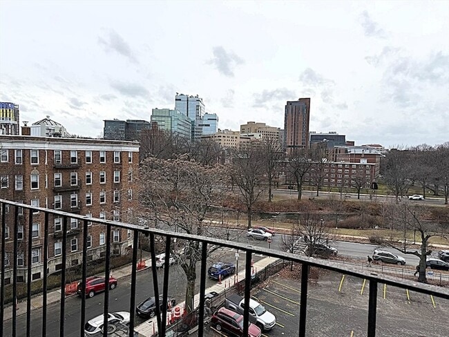 Building Photo - 137 Peterborough St