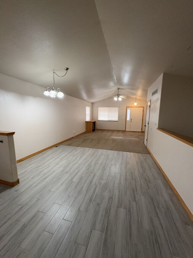 Building Photo - Move-In Ready Home in Wellington