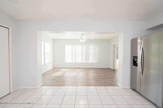 Building Photo - 2620 Elm Hurst St