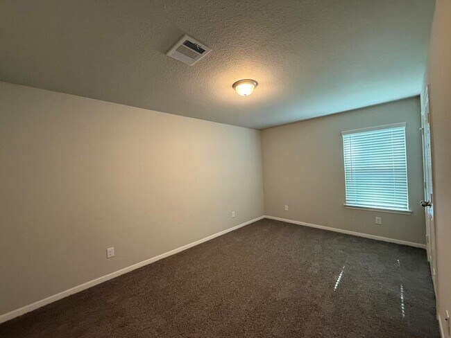 Building Photo - 105 Camelot Pl Ct