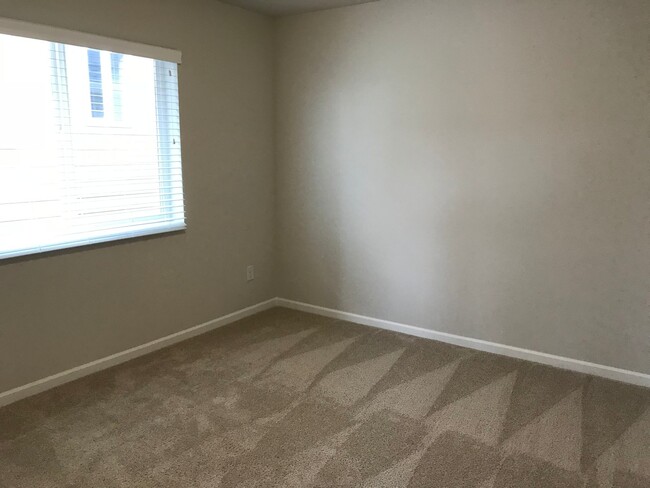 Building Photo - BRAND NEW HOME! Within 5 Minutes of Three ...