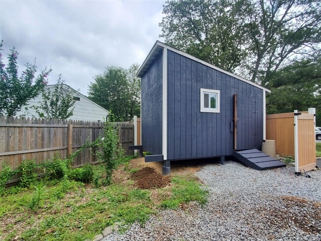 Building Photo - 14 Westcliff Dr