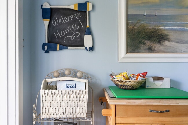 Building Photo - 211 Lewis Dr