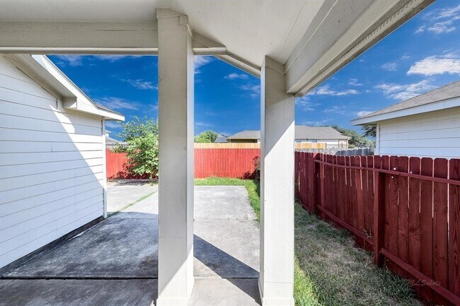 Building Photo - 19454 Plantation Cove Ln