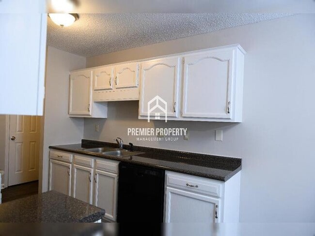 Building Photo - 3017 Meadows Ln