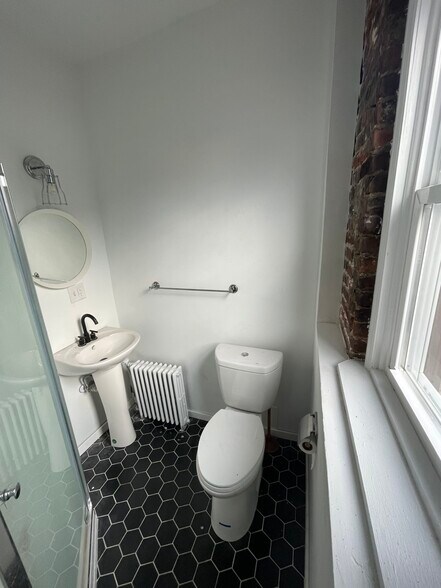 Building Photo - 187 Hopkins Ave