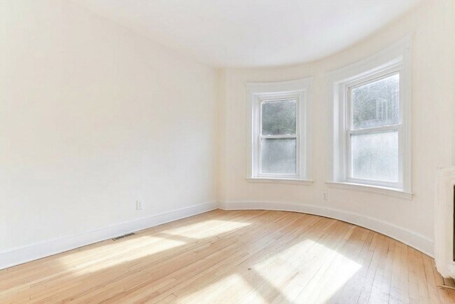 Building Photo - 36 Winchester St