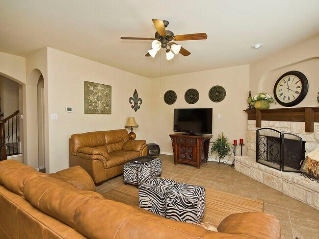 Building Photo - 271 Longmont Ln