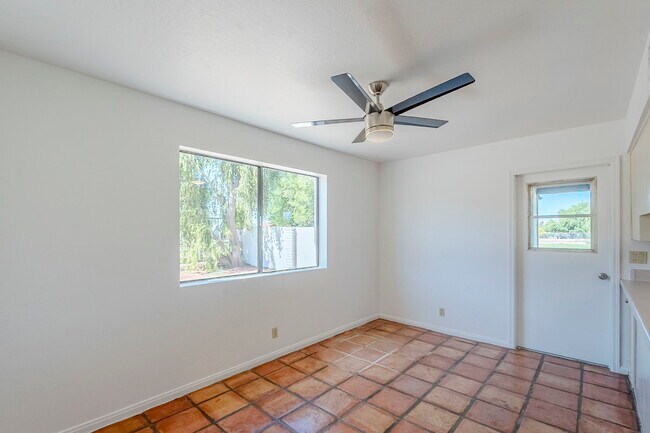Building Photo - 834 N Constellation Way