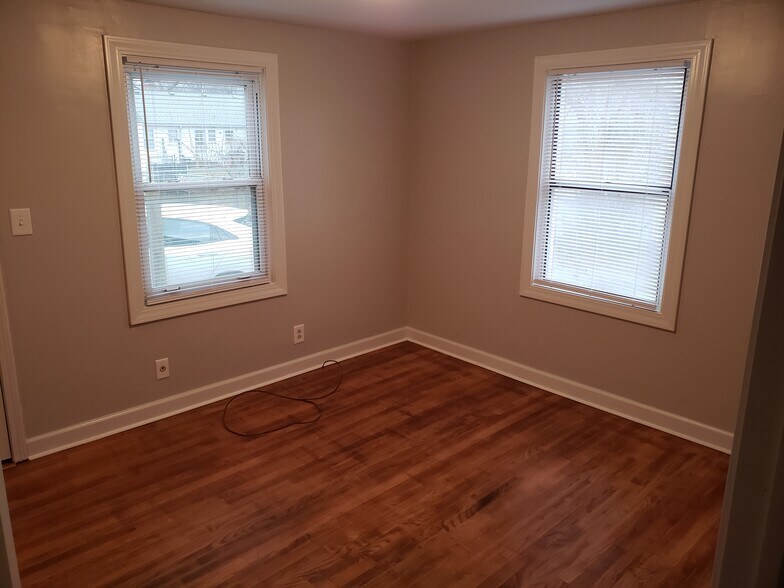 Building Photo - 509 E 27th Ave