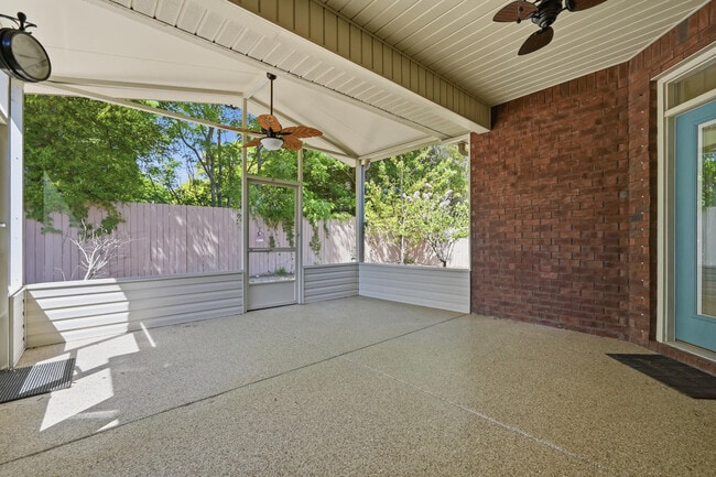 Building Photo - 2348 Cummings Dr