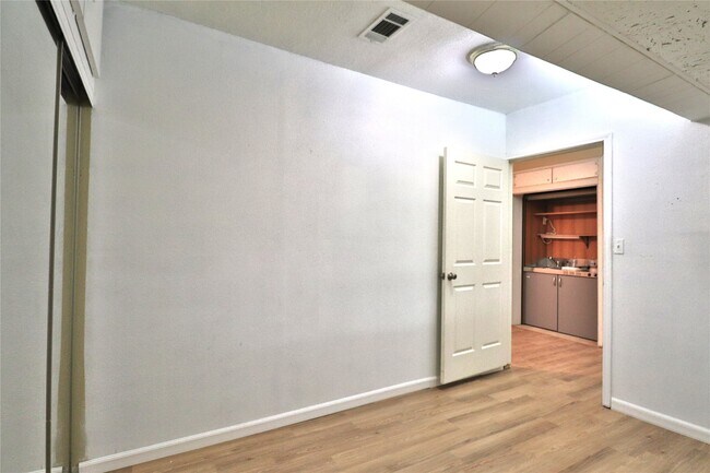 Building Photo - 3210 Cloverdale St