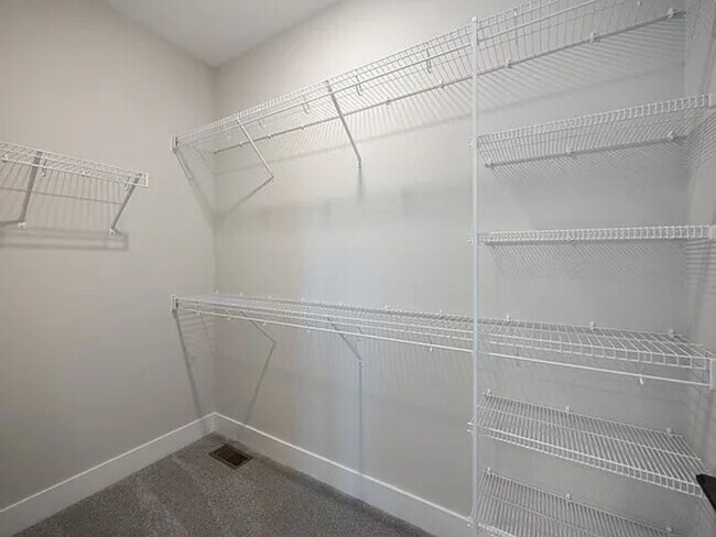 Building Photo - Spacious 4-Bedroom Home in Quiet Polk City...