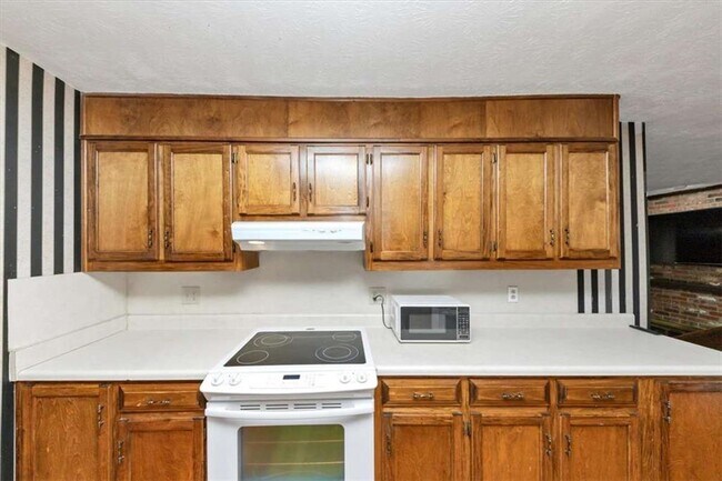 Building Photo - 3215 Redona Dr
