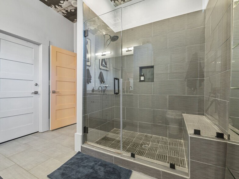 Building Photo - 381 Lawton St SW