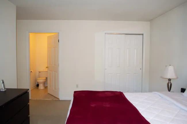 Building Photo - 889 Green St