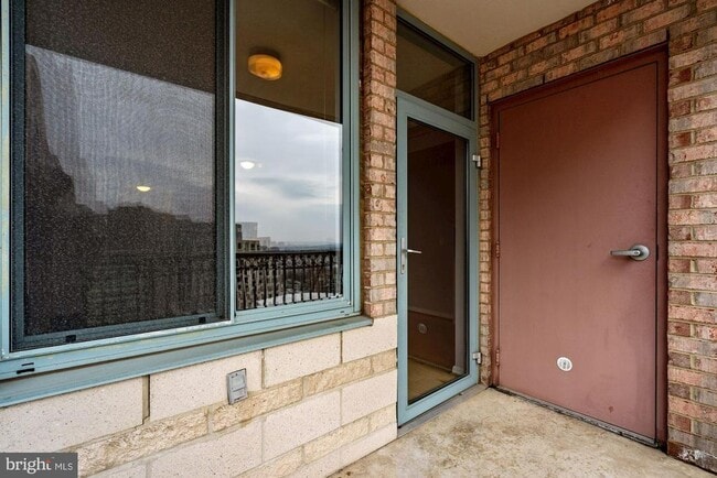 Building Photo - 851 N Glebe Rd