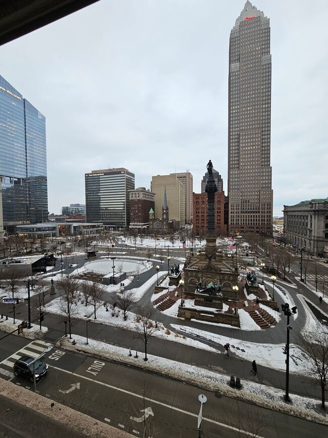 Building Photo - Fully Furnished Public Square Apartment!!!