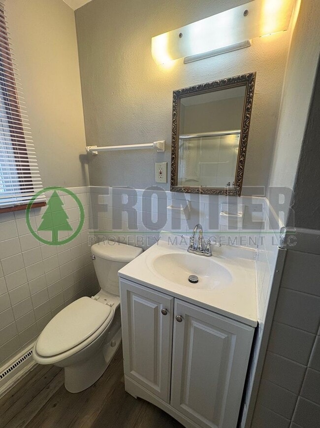 Building Photo - 532 Ames Pl