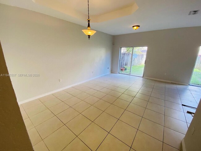 Building Photo - 4947 SW 135th Way