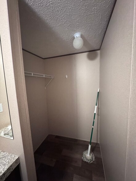 Building Photo - 138 Loyalty Ln