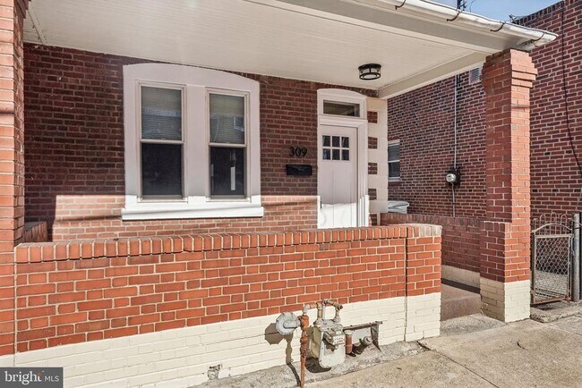 Building Photo - 309 W Elm St