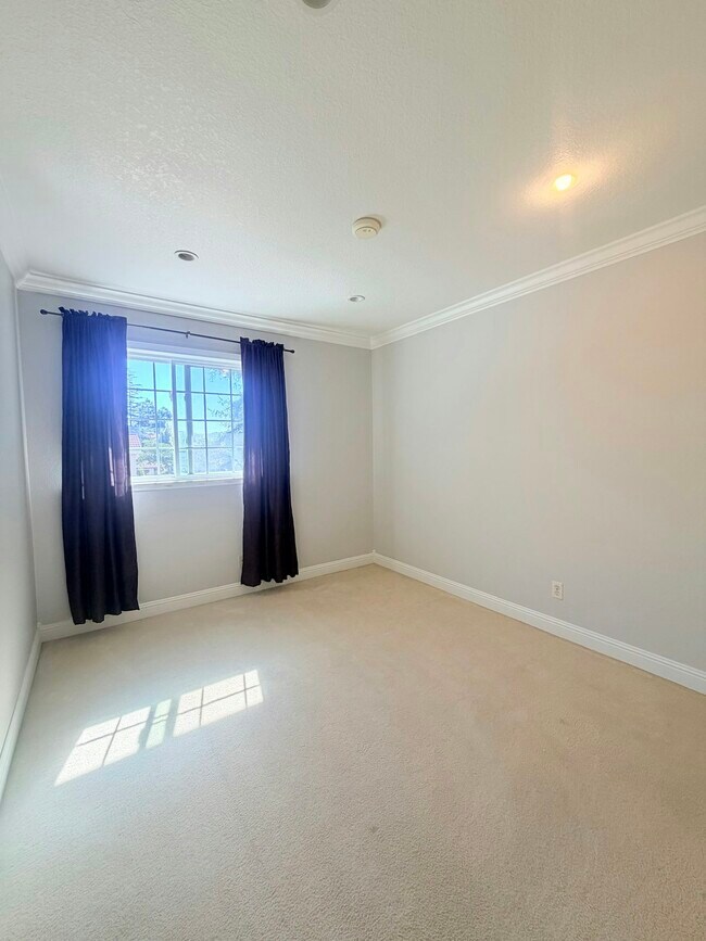 Building Photo - 66 Snyder Way