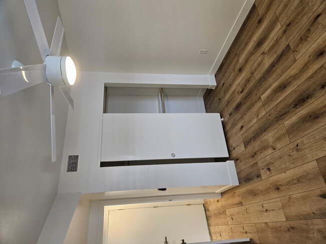 Building Photo - 6623 E Cheery Lynn Rd