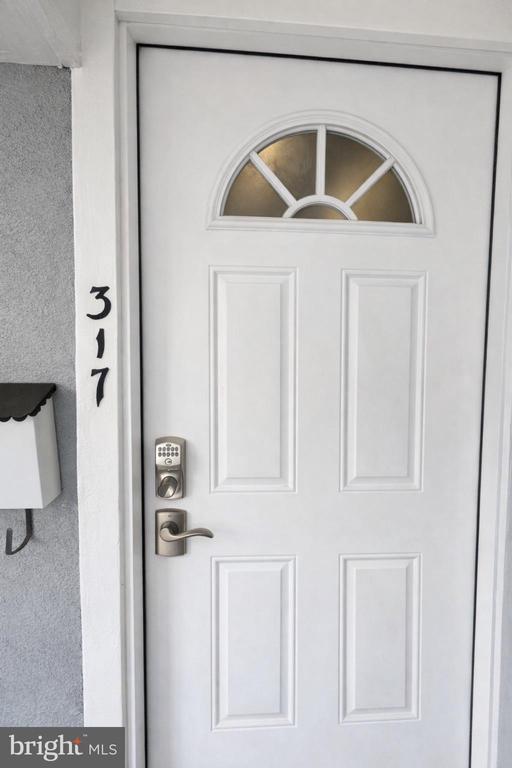 Building Photo - 317 E Broad St