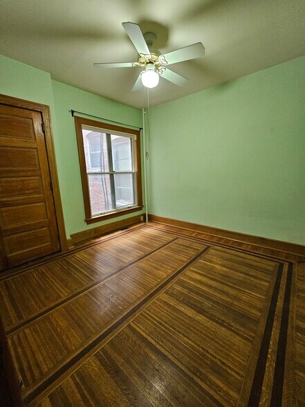 Building Photo - 211 W 9th St