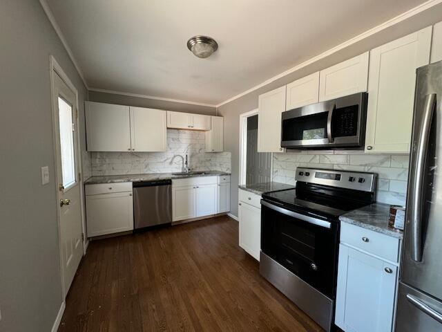 Building Photo - 700 Cherry Dr