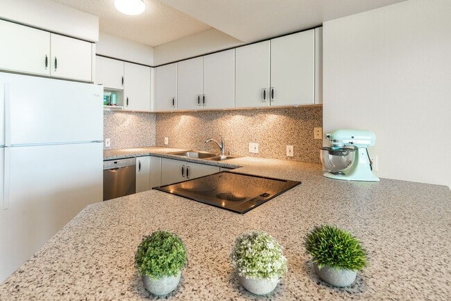 Building Photo - PANORAMIC CITY & OCEAN VIEWS - ONE ARCHER ...