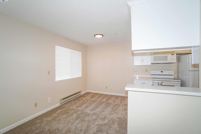 Building Photo - 3670 Silver Oaks Way