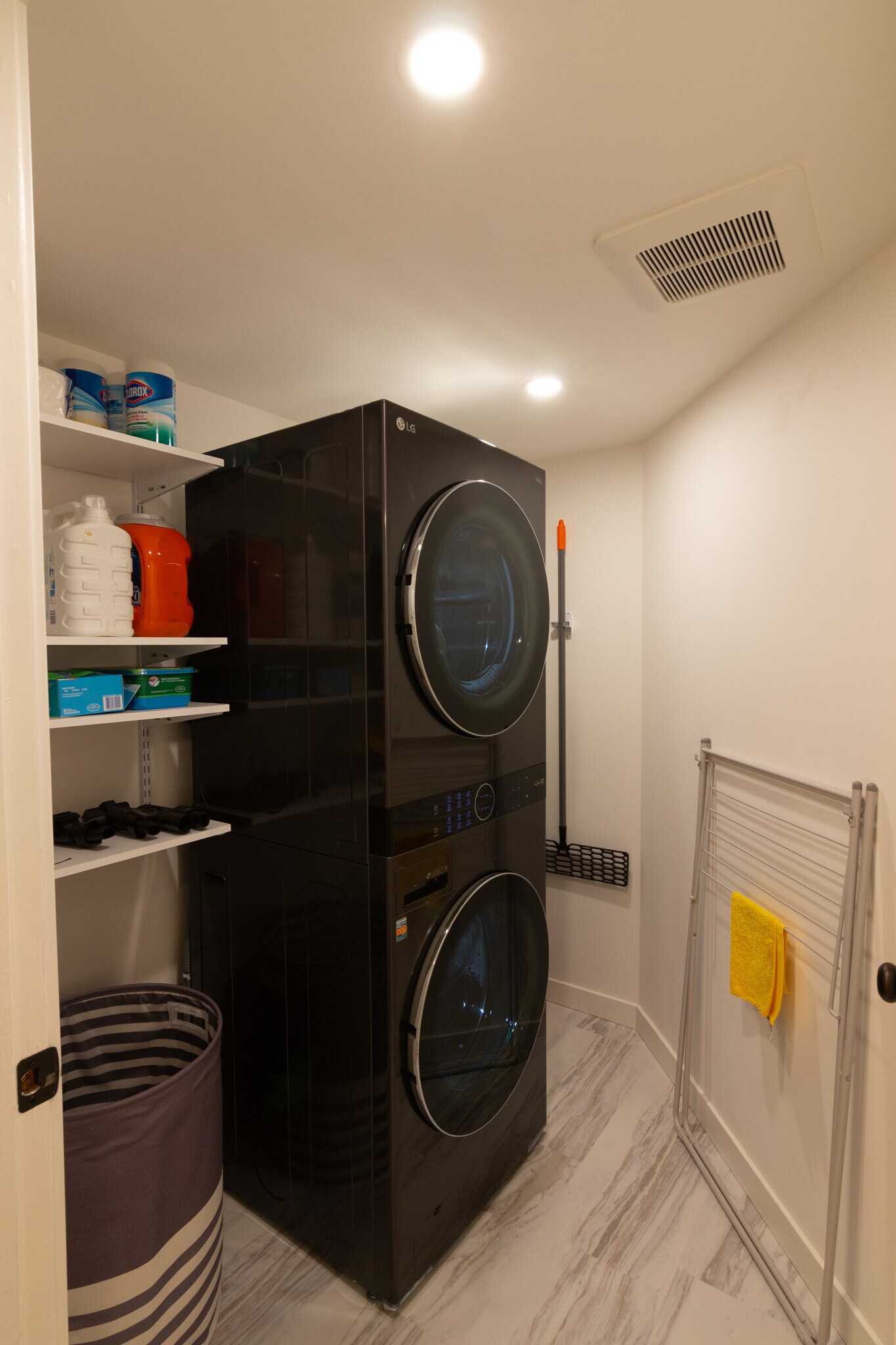 Laundry - 24333 SE 42nd St
