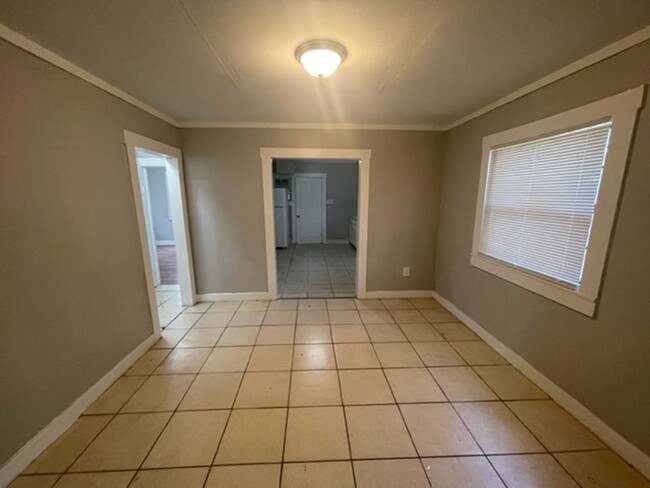 Building Photo - Charming 3bed/1bath Home in St Pete! Avail...