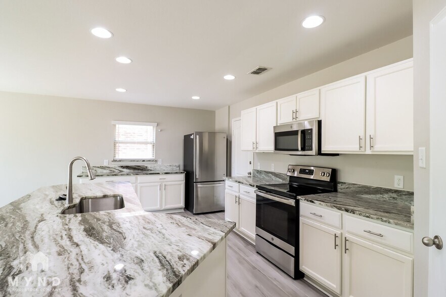 Building Photo - 6928 Glade Oaks Dr