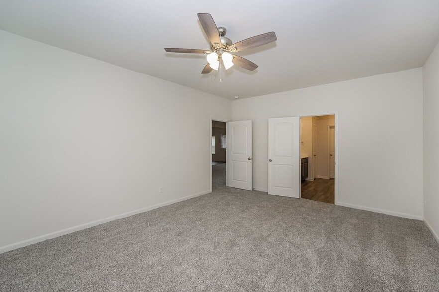 Building Photo - 1317 Woodwinds Dr