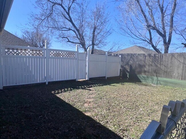 Building Photo - 421 Sterling Pointe Way